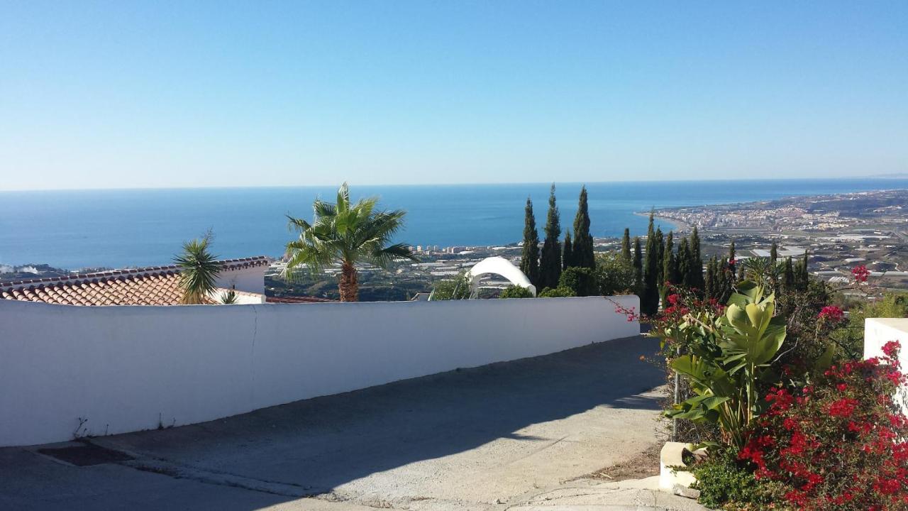 Villa Perla Blanca Sayalonga Exterior photo