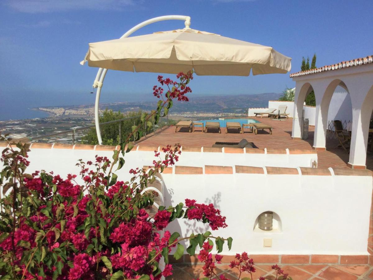Villa Perla Blanca Sayalonga Exterior photo