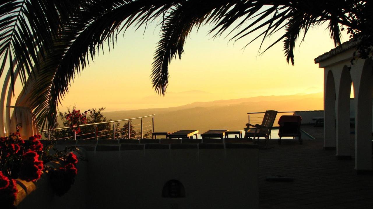 Villa Perla Blanca Sayalonga Exterior photo