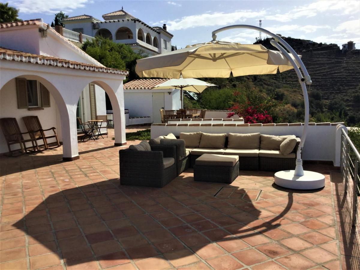 Villa Perla Blanca Sayalonga Exterior photo