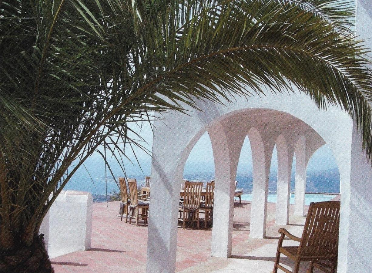 Villa Perla Blanca Sayalonga Exterior photo