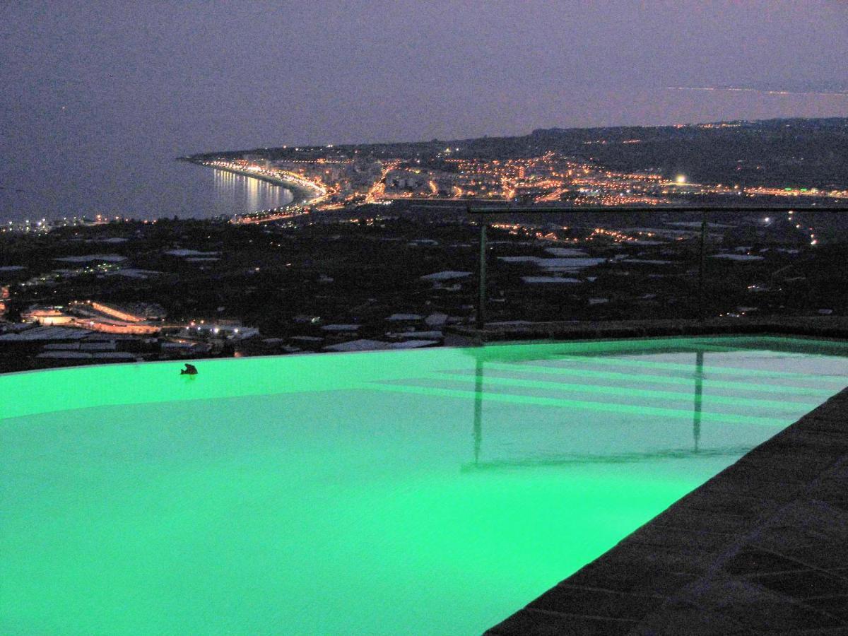 Villa Perla Blanca Sayalonga Exterior photo
